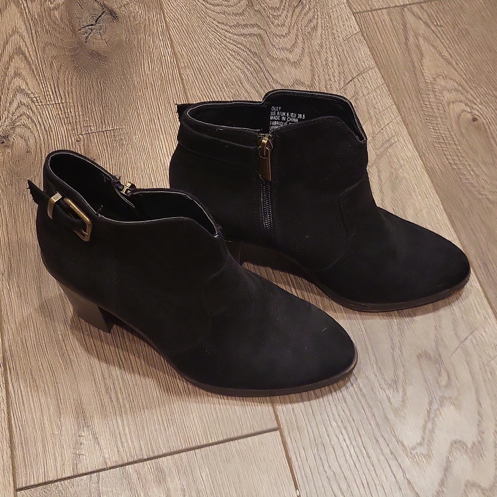 JustFab women's size 8 boots